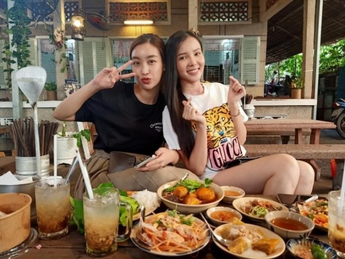 View - Hoa hậu Đỗ Mỹ Linh được bạn thân xác nhận đang ở cữ, lời nhận xét về con gái mới sinh thành tâm điểm