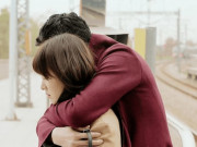 Làm mẹ - 18 tuổi có bầu nhưng nhà trai không cưới, 10 năm sau đi xe hơi tiền tỷ về bố đứa trẻ nằng nặc xin kết hôn