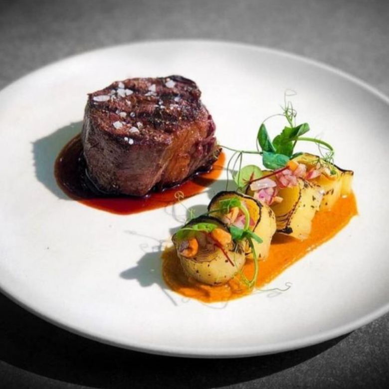 Fine Dining là gì? Những yếu tố tạo nên một bữa ăn đẳng cấp đúng chuẩn fine dining mà bạn không thể bỏ qua - 1