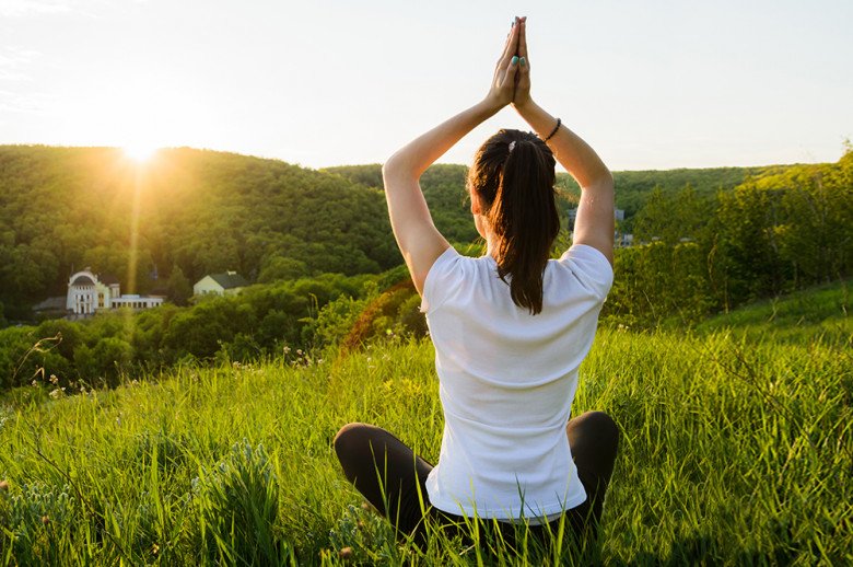 Yoga kết hợp giữa các động tác vận động và hơi thở, tâm trí. (Ảnh minh họa)