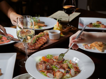 Fine Dining là gì? Những yếu tố tạo nên một bữa ăn đẳng cấp đúng chuẩn fine dining mà bạn không thể bỏ qua