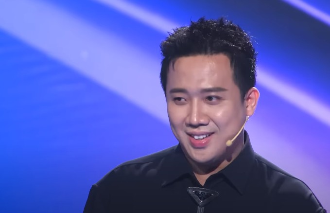 View - Ca Sĩ Mặt Nạ mùa 2: Trấn Thành - Bích Phương khóc thét vì khó đoán, có Hoàng Thùy Linh và em ruột Sơn Tùng?