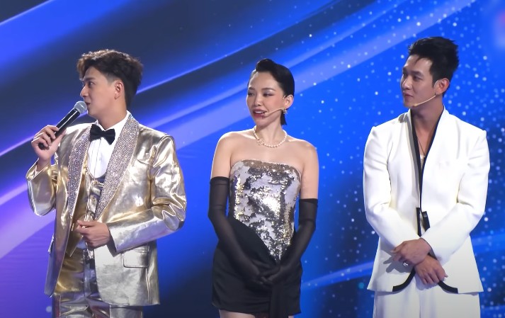 View - Ca Sĩ Mặt Nạ mùa 2: Trấn Thành - Bích Phương khóc thét vì khó đoán, có Hoàng Thùy Linh và em ruột Sơn Tùng?