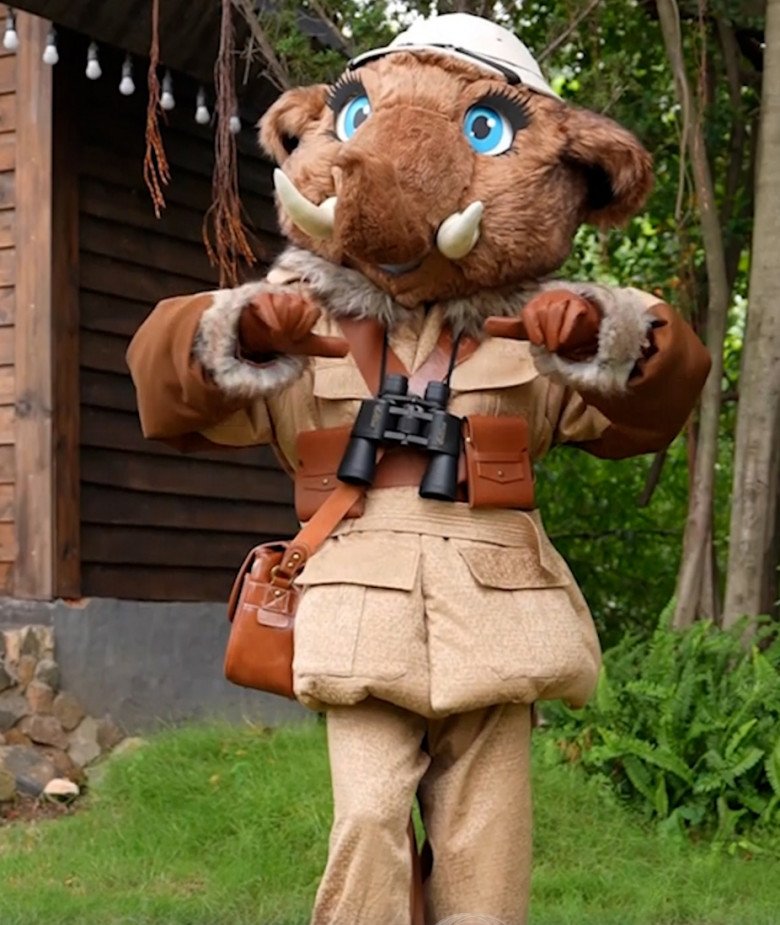 View - Ca Sĩ Mặt Nạ mùa 2: Trấn Thành - Bích Phương khóc thét vì khó đoán, có Hoàng Thùy Linh và em ruột Sơn Tùng?