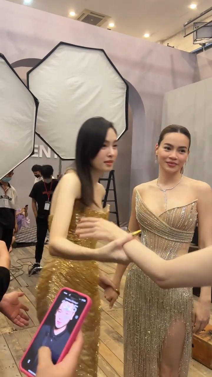 View - Hoa hậu chuyển giới đẹp nhất mọi thời đại át vía nhiều mỹ nhân, nhưng kém nhẹ trước tượng đài nhan sắc Việt