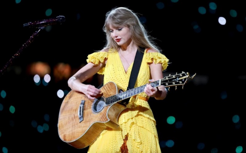 Được biết, Taylor Swift sẽ khép lại chuyến lưu diễn Eras Tour tại Mỹ vào giữa tháng 8. Từ cuối tháng này, cô bắt đầu đi lưu diễn ở Mỹ Latin, sau đó tới Châu Á, Châu Âu và Australia vào năm sau.
