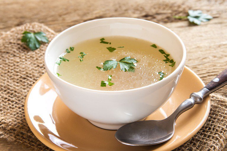 Nước canh chỉ có thể bổ sung trong bữa ăn, nếu uống quá nhiều nguy cơ thừa muối rất cao. 
