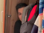 Tin tức - Chồng trốn trong tủ quần áo 5 tiếng để bắt gian vợ, sững sờ khi thấy mặt "kẻ thứ ba"