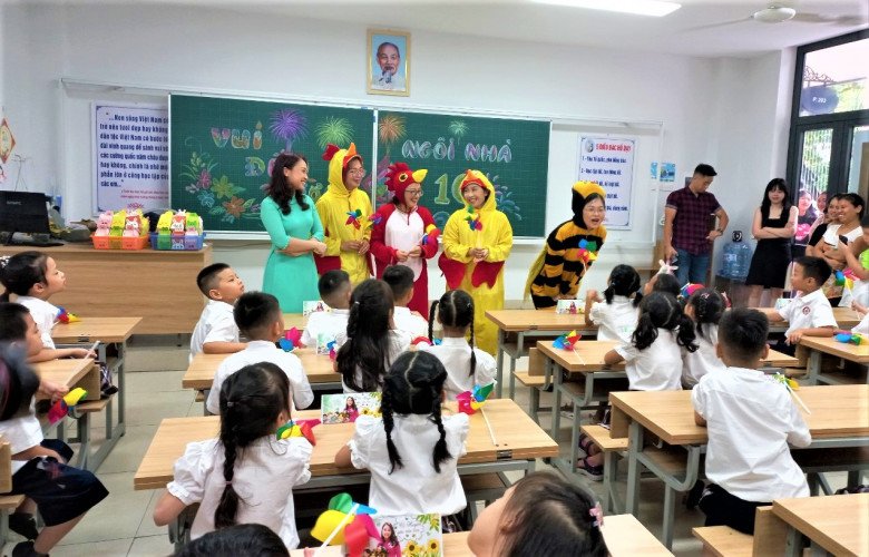 View - Nhiều nơi học sinh bắt đầu tựu trường, chuẩn bị năm học mới 2023-2024