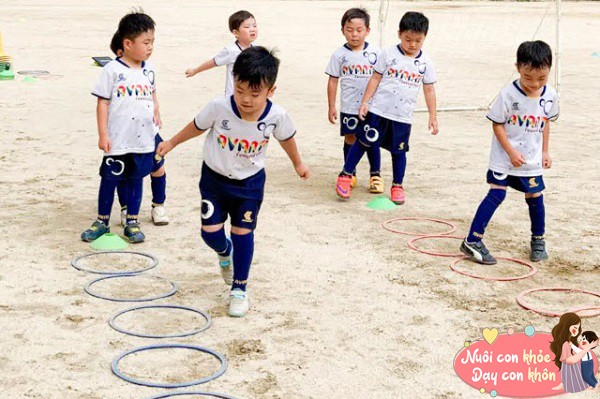 Tư duy tăng trưởng giúp trẻ không ngừng phát triển khả năng của mình.