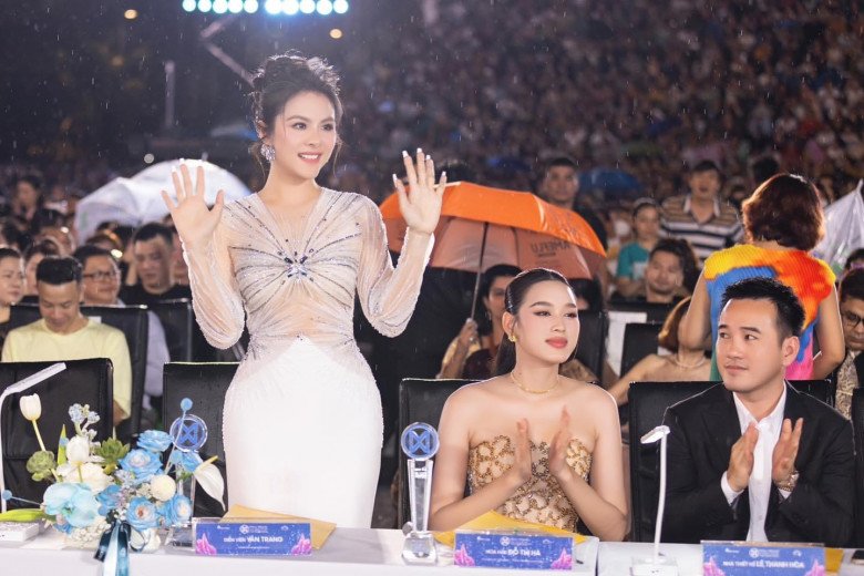 Chân dung mẹ 3 con mê đọ sắc dàn Hoa hậu đẹp nhất Việt Nam: Hạn chế chiều cao, nhan sắc có thừa - 8