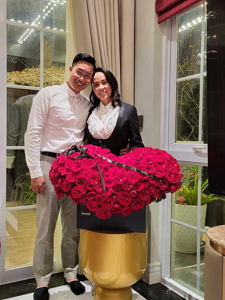 View - Vợ quyền lực của MC Hoa Thanh Tùng ngày càng giỏi giang, xinh đẹp nhưng Xuân Bắc lại gọi là tay ghê gớm