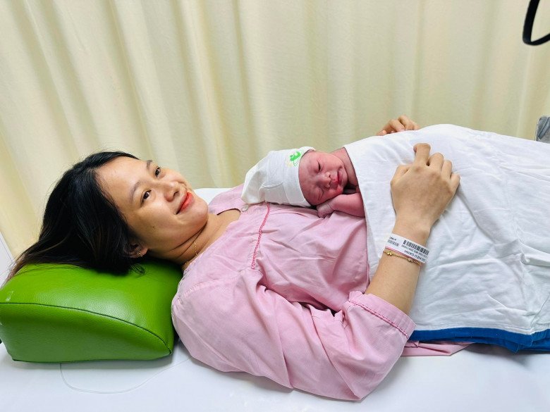 2 lần đi đẻ đều chọn kích sinh, sản phụ Hà Nội sinh thường nhanh chóng, chi phí rẻ không ngờ - 2