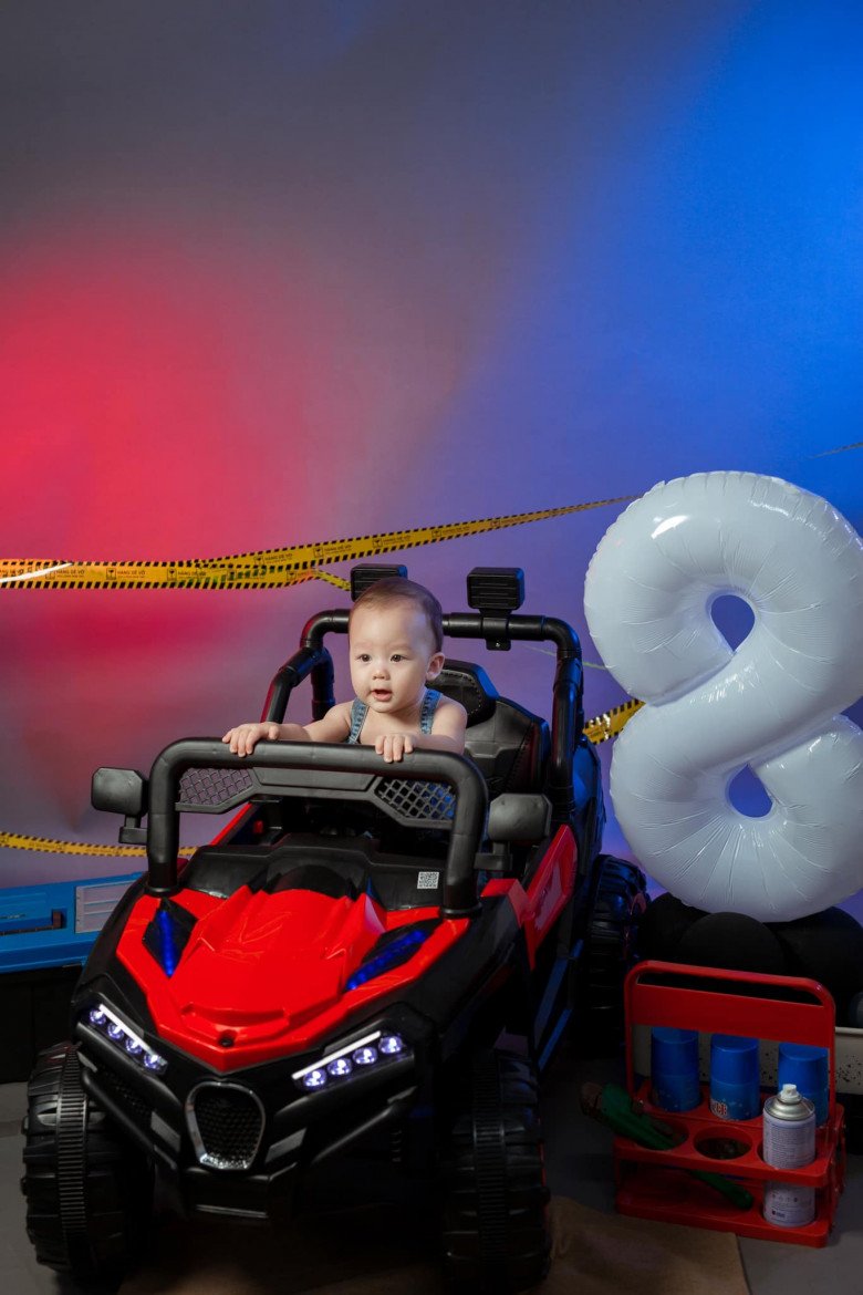 View - Con trai lai Tây của Bùi Tiến Dũng tổ chức sinh nhật theo tháng, chiếc răng đầu tiên mọc được làm lễ rình rang