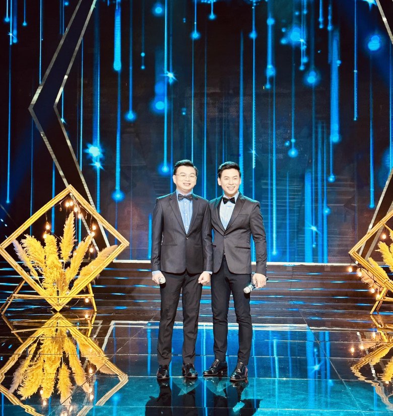 View - Không phải Shark Bình hay Shark Hưng, vị tổng giám đốc này vừa sắm xe gần 10 tỷ nhờ hát đám cưới, thôi nôi?