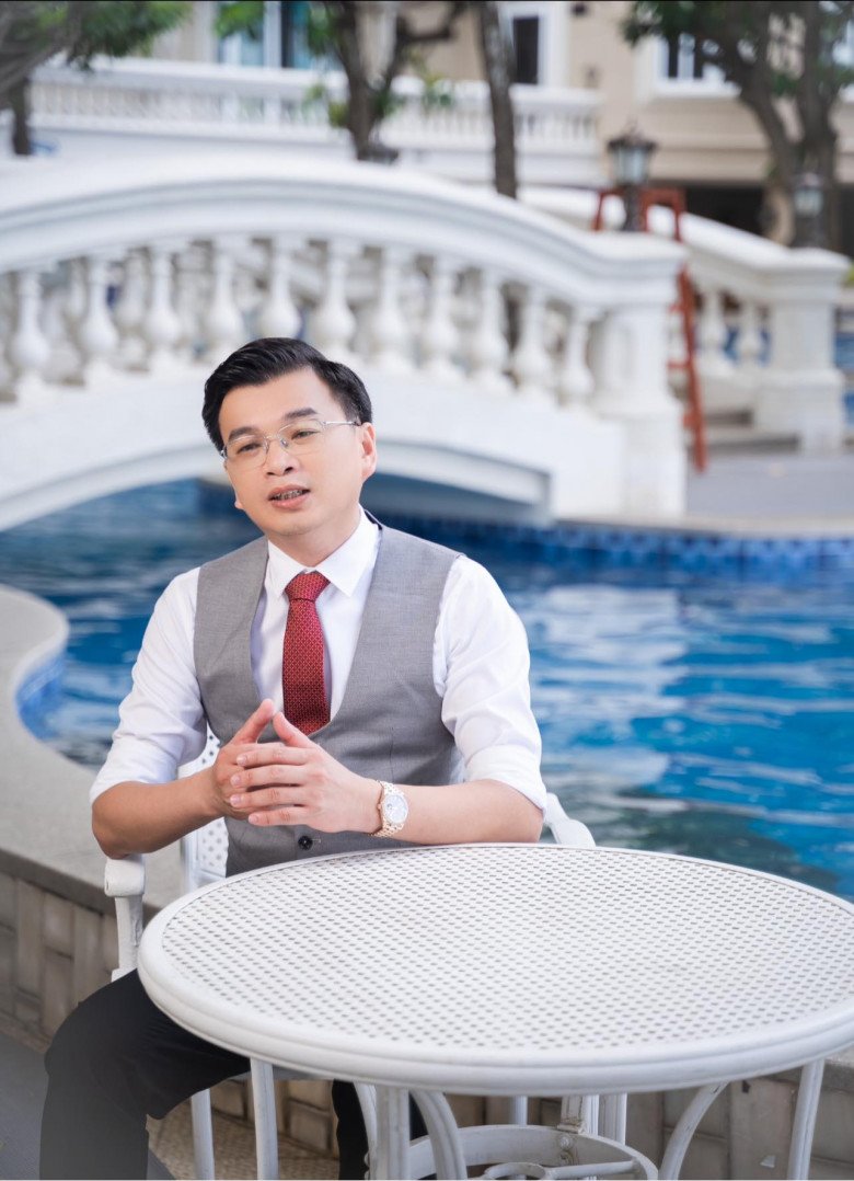 View - Không phải Shark Bình hay Shark Hưng, vị tổng giám đốc này vừa sắm xe gần 10 tỷ nhờ hát đám cưới, thôi nôi?