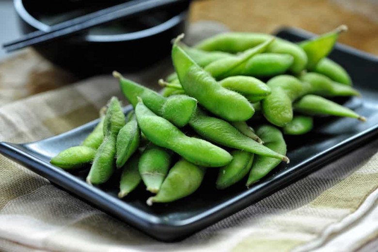 Đậu edamame giàu protein và chứa 9 loại axit amin, không khác gì thịt. (Ảnh minh họa)