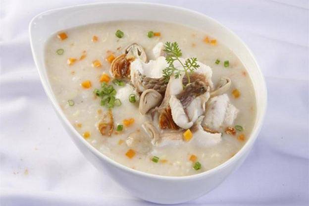 Cháo cá chép bổ dưỡng cho bà bầu nhưng không nên ăn cùng thịt chó, thịt gà.
