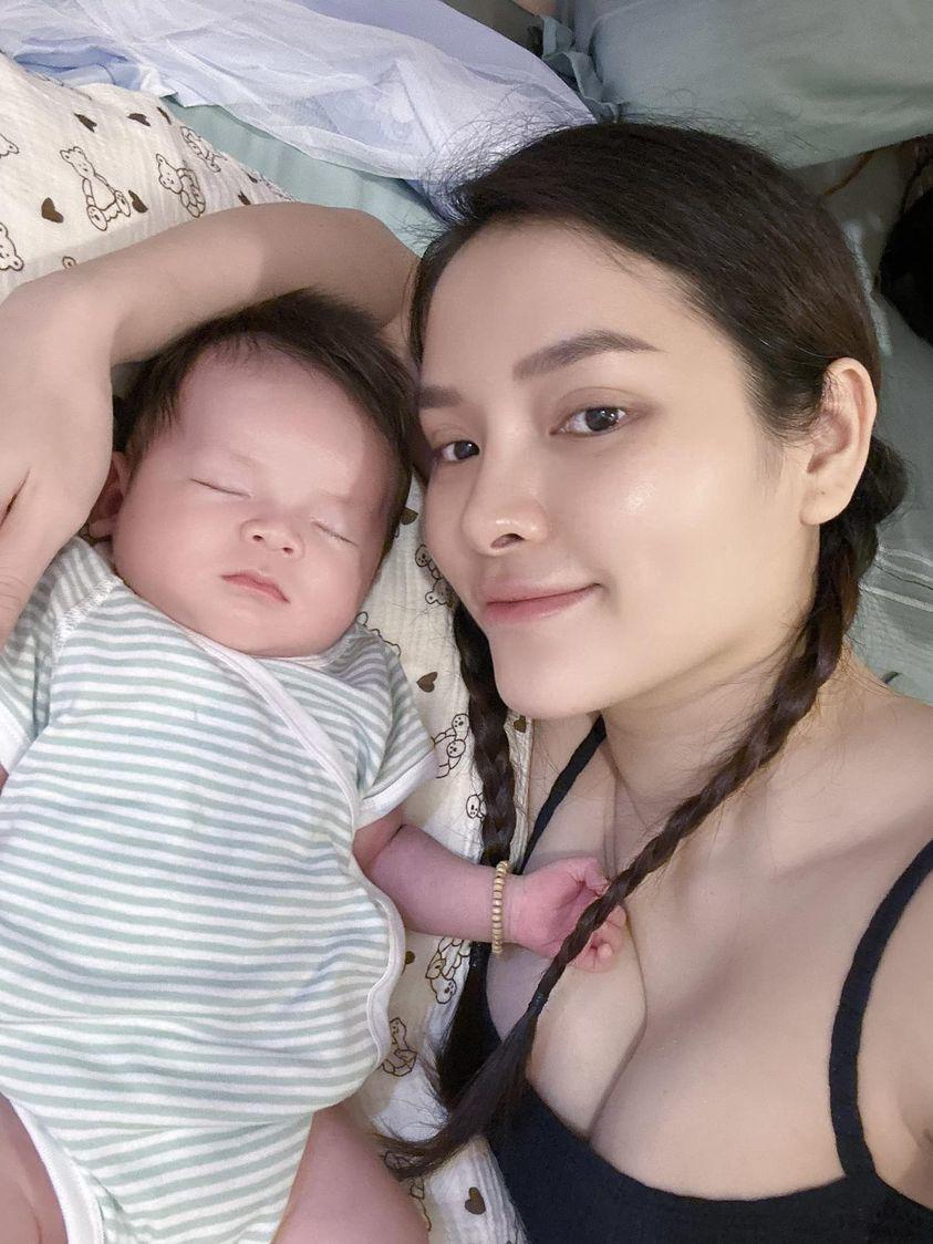 View - Sao Việt 24h: Thanh Hằng được cầu hôn ở tuổi 40, dân tình rần rần chúc mừng siêu mẫu sắp theo chàng về dinh