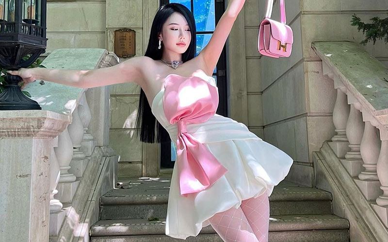 Yao Donny, hot girl đình đám mạng xã hội với vẻ đẹp yêu kiều như một nàng tiểu thư ngoài đời thực. 
