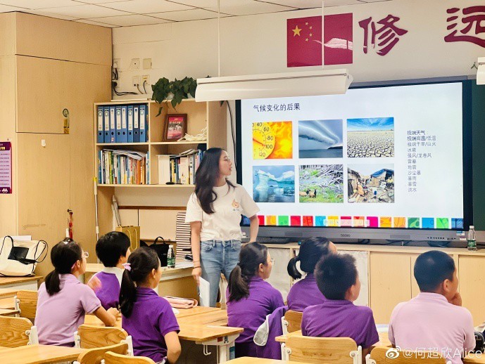 View - Cô giáo tiểu học mặc đồ bình dân hóa ra là con gái tỷ phú, biết cách bố mẹ giáo dục mà trầm trồ