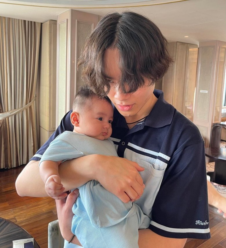 View - Sao Việt 24h: Chi Bảo mời vợ cũ đến nhà ăn tối, vợ mới đỡ lời khi con riêng của chồng bị bình luận già hơn bố