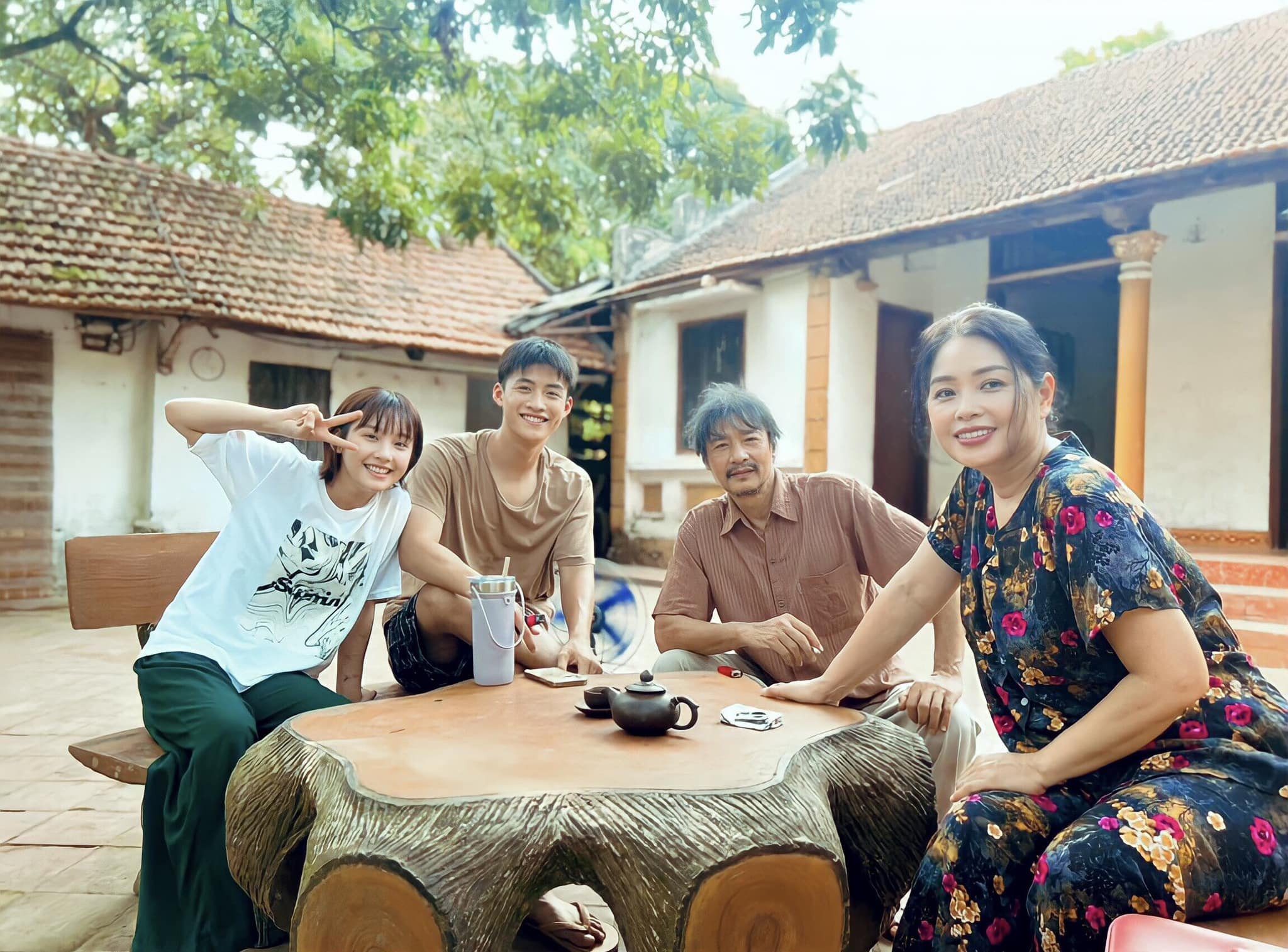 View - Hot girl người Tày bán vàng mã trong phim giờ vàng VTV tiết lộ thu nhập sau khi nổi tiếng