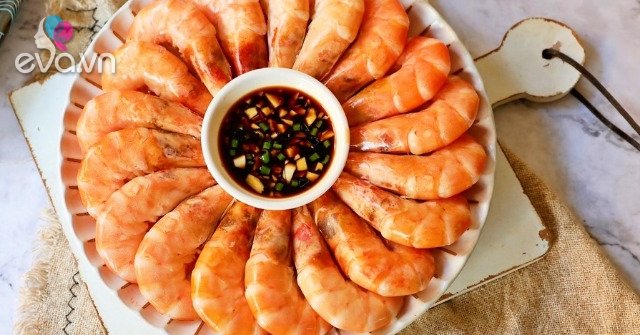 View - Luộc tôm cho thêm 1 thìa nước này tôm càng thơm nức, lên màu đỏ đẹp như ngoài hàng
