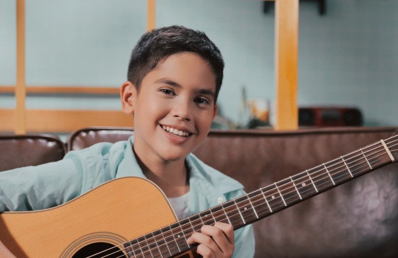 View - Rapper nhí mang 2 dòng máu Việt - Ukraine hát ca khúc cảm động nhân dịp sinh nhật cha