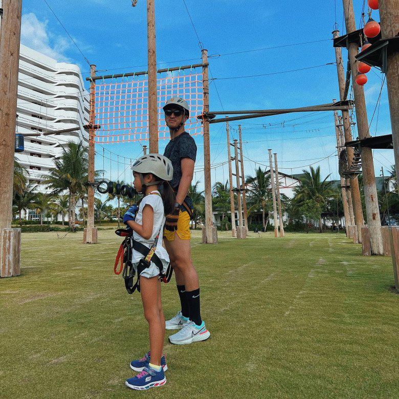 View - Con gái Tăng Thanh Hà yểu điệu nhưng trái dấu mẹ khoản tập tành, xem clip đấm bốc ai cũng tròn mắt