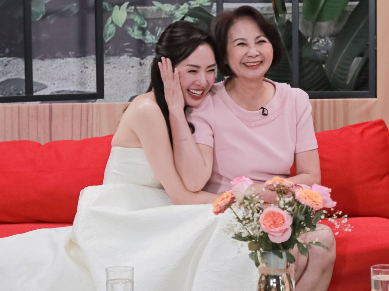 View - Em dâu Hoa hậu Hà Kiều Anh khóc nấc xin lỗi mẹ chồng trên sóng truyền hình