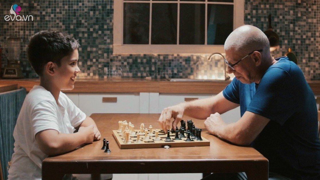 View - Rapper nhí mang 2 dòng máu Việt - Ukraine hát ca khúc cảm động nhân dịp sinh nhật cha