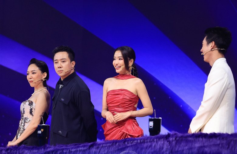 View - Ca Sĩ Mặt Nạ tập 1 mùa 2: Trấn Thành lại bật khóc, cả trường quay sửng sốt trước Cú Tây Bắc