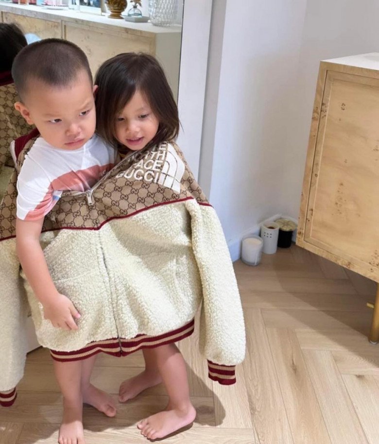 View - Con gái Lisa chuẩn thùy mị chơi cầu trượt cắm đầu xuống đất, Kim Lý trở tay chẳng kịp