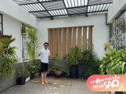 Nhà đẹp - Chồng Lâm Vỹ Dạ khoe khu vườn trên sân thượng đúng mong ước của vợ, trông rộng rãi và rất "chill"