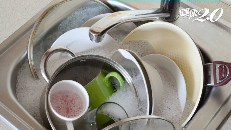 2 sai lầm khi rửa bát khiến vi khuẩn tăng vọt 480.000 lần, sai một bước bát đĩa bẩn hơn cả chất thải - 3