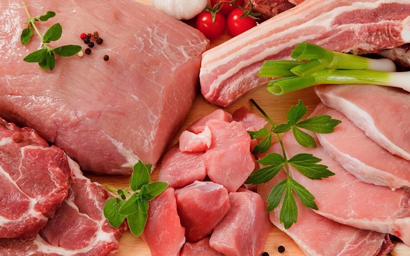 Thịt lợn là một trong những thực phẩm quen thuộc trong các bữa cơm gia đình. Không chỉ có thể chế biến được thành nhiều món ngon mà nó còn giàu dinh dưỡng.
