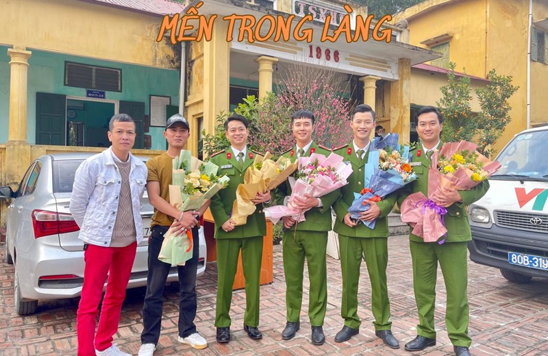 Dù không phải nam chính của Phố Trong Làng nhưng Doãn Quốc Đam vẫn chiếm trọn sự chú ý khi vào vai Mến "nát". Diễn xuất của anh nổi trội hơn hẳn và lấn át dàn diễn viên trẻ.
