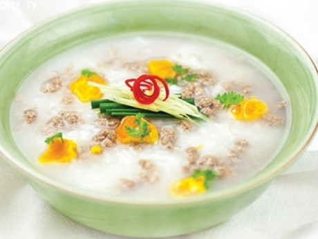 Cách nhiều phụ huynh bảo quản cháo cho con tưởng tốt, bác sĩ cảnh báo vừa mất chất lại dễ gây nguy hiểm