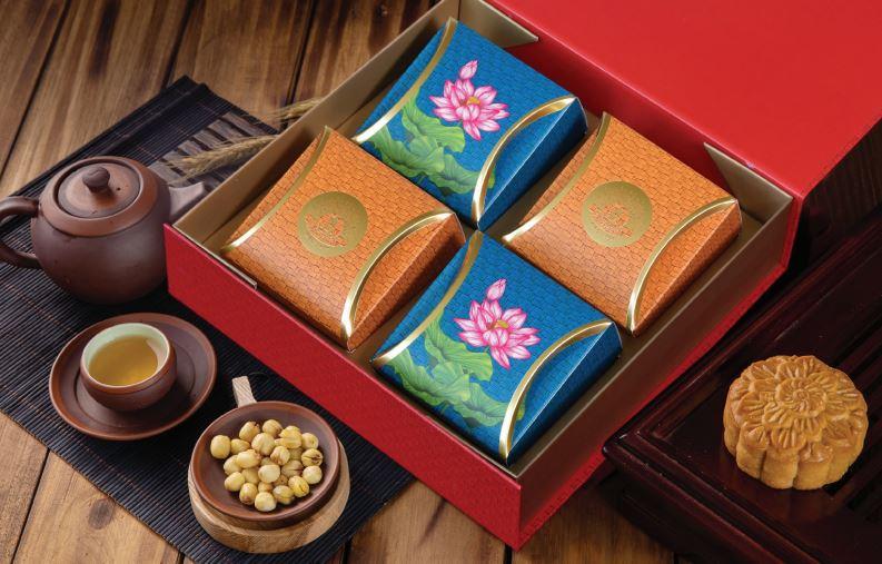 Set 4 bánh Sen Hạnh Phúc mang vẻ đẹp viên mãn, ấp áp.
