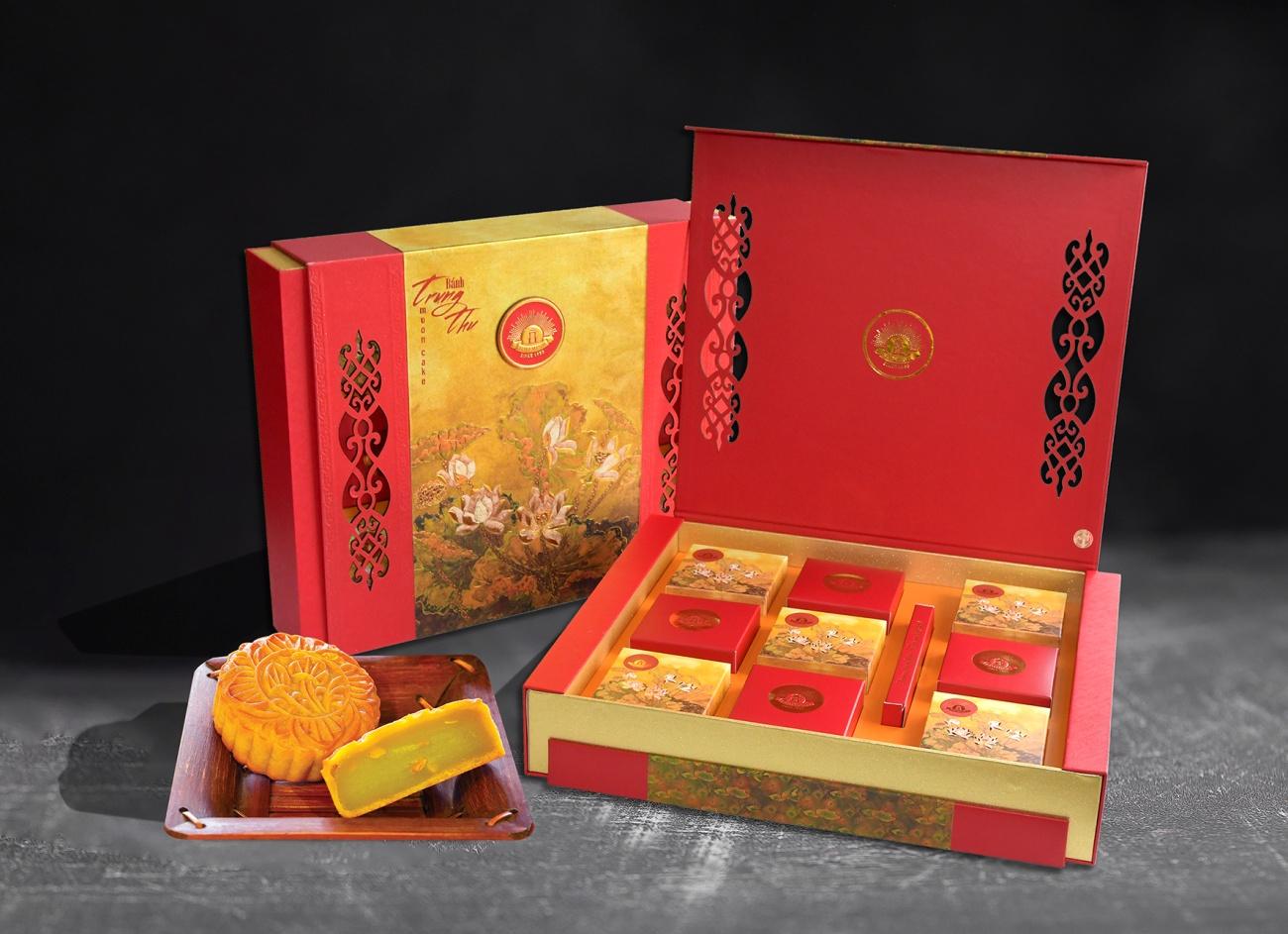 Set bánh Sen Cung đình mang nét đẹp tao nhã, sang trọng.