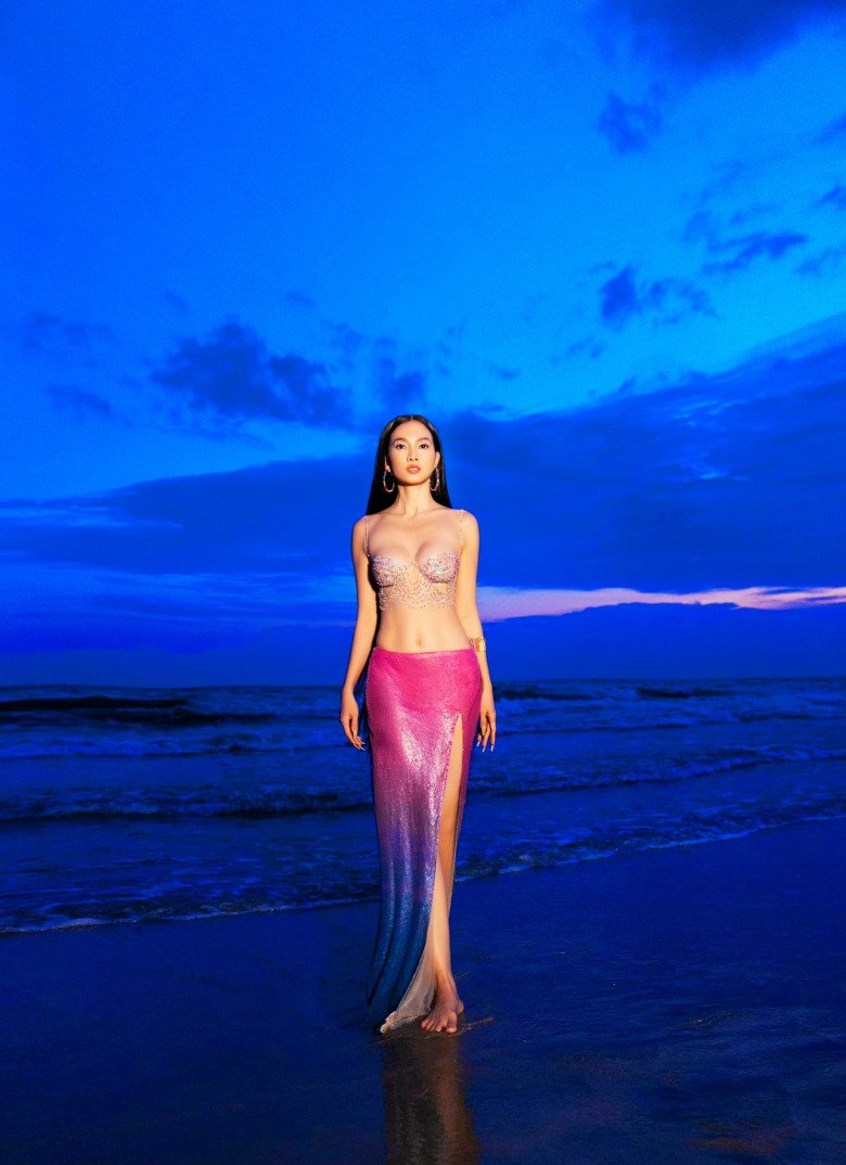 View - Con trai 16 tuổi, siêu mẫu Việt U45 vẫn đẹp chuẩn thiếu nữ, đi bước nào cơ bụng rung rinh theo bước đó