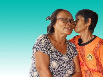 Chuyện hiếm thấy tại Long An: Hai người phụ nữ U70 rủ nhau làm vợ chồng, sống ẩn dật nơi nghĩa trang