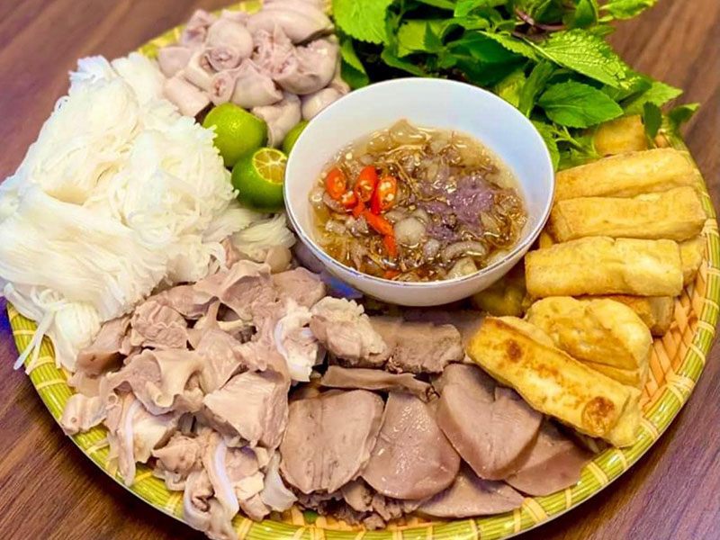 Thêm một bữa bún đậu mắm tôm với đủ thứ ngon.
