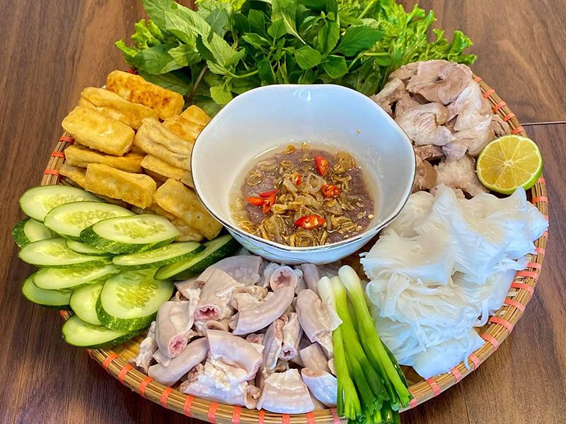 Bún đậu mắm tôm nhìn chẳng kém gì ngoài hàng.
