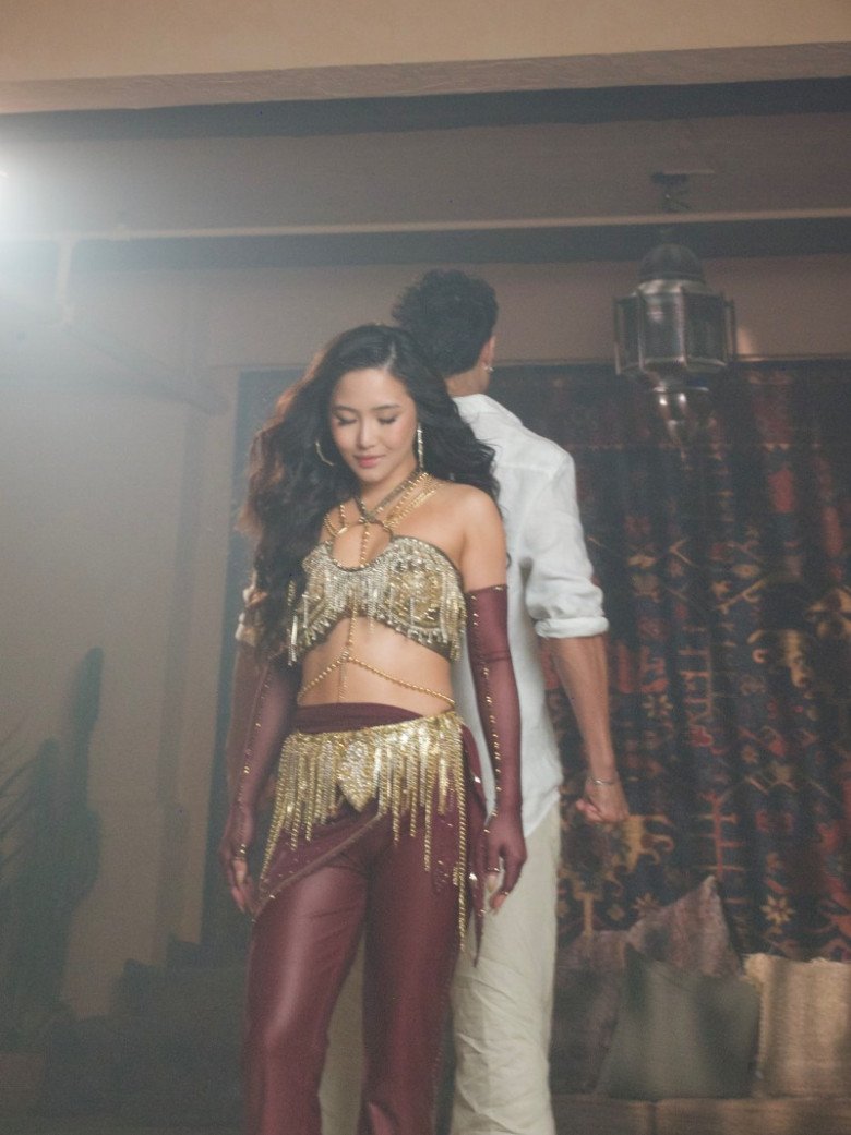 View - Charmy Pham làm mới bản thân, vượt ngoài khuôn khổ ballad và cái tên cũ Hương Tràm