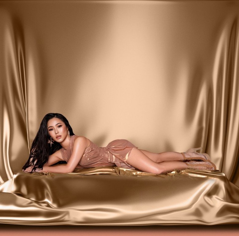 View - Charmy Pham làm mới bản thân, vượt ngoài khuôn khổ ballad và cái tên cũ Hương Tràm