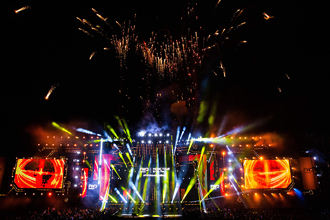 Sân khấu cực phẩm của FWD Music Fest mang đến trải nghiệm mới lạ cho khán giả.