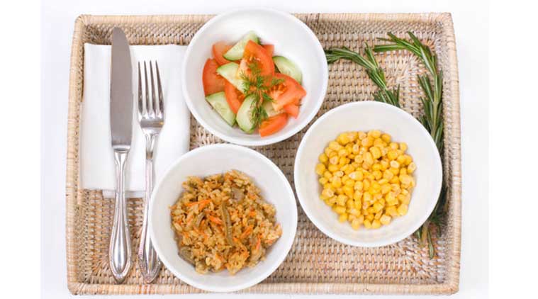 Nên có sự hướng dẫn, giám sát từ các chuyên gia dinh dưỡng trong quá trình giảm cân. (Ảnh minh họa)