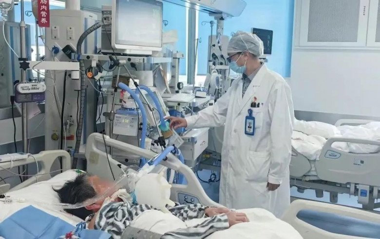 Hai vợ chồng ăn cơm chiên trứng để qua đêm, kết quả 1 người chết, 1 người may mắn sống sót. 